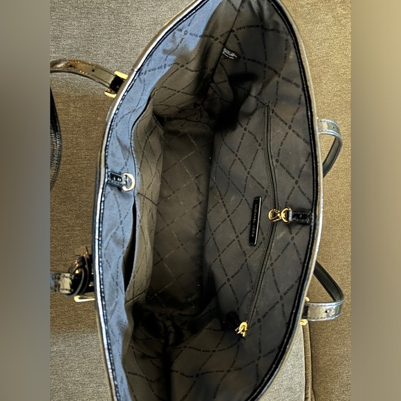 Like New! Beautiful black MK hand bag! Perfect condition, no damage! - Picture 2 of 5